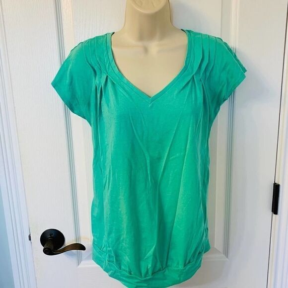 Old Navy Maternity Mint Green Top! ❤️ - Picture 1 of 2